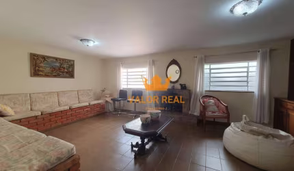 Casa para venda em Parque Do Colégio de 265.00m² com 4 Quartos e 5 Garagens