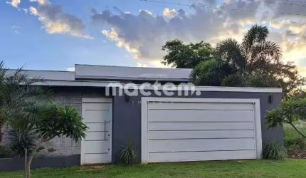 Casa de Condomínio para venda em Jardim Aeroporto de 190.00m² com 2 Quartos, 1 Suite e 3 Garagens