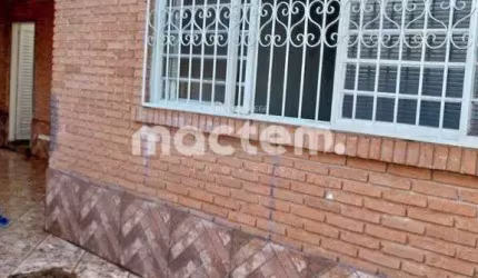 Casa para venda em Antônio Marincek de 222.00m² com 2 Quartos, 1 Suite e 2 Garagens