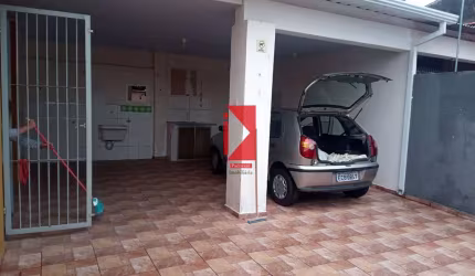 Casa para venda em Vila Assis de 166.00m² com 3 Quartos, 1 Suite e 3 Garagens