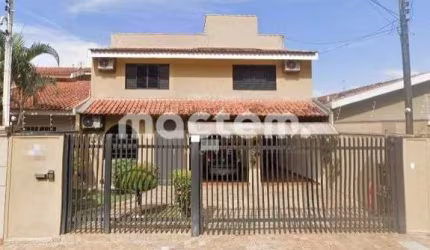 Sobrado para venda em Jardim Recreio de 275.00m² com 3 Quartos, 1 Suite e 4 Garagens