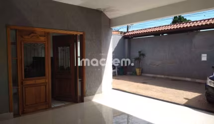 Casa para venda em Planalto Verde de 177.00m² com 3 Quartos, 2 Suites e 4 Garagens