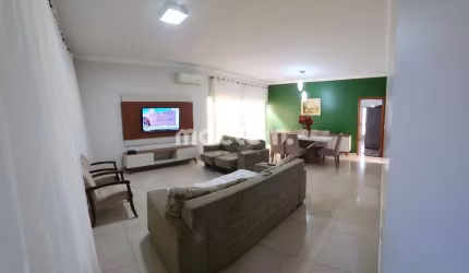Casa para venda em Cidade Jardim de 200.00m² com 3 Quartos, 1 Suite e 2 Garagens
