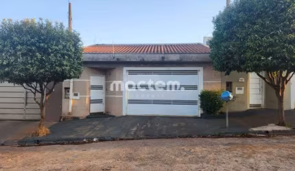 Casa para venda em Parque Das Oliveiras de 130.00m² com 3 Quartos, 1 Suite e 2 Garagens