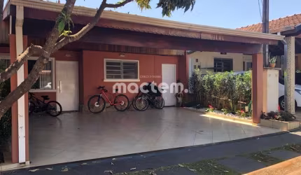 Casa de Condomínio para venda em Jardim Interlagos de 110.00m² com 3 Quartos, 1 Suite e 2 Garagens