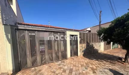 Casa para venda em Jardim Zara de 300.00m² com 3 Quartos, 1 Suite e 3 Garagens