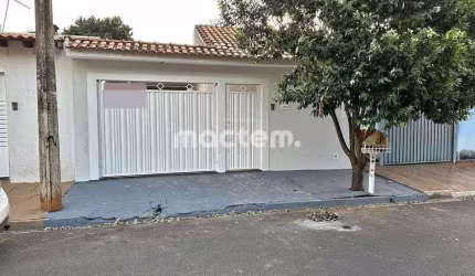 Casa para venda em Parque Dos Flamboyans de 100.00m² com 4 Quartos, 1 Suite e 3 Garagens