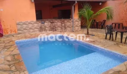 Casa para venda em Engenheiro Carlos De Lacerda Chaves de 200.00m² com 3 Quartos, 1 Suite e 4 Garagens