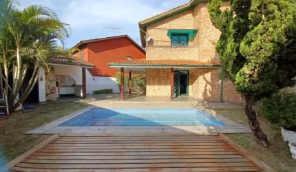 Casa de Condomínio para alugar em Aldeia Da Serra de 350.00m² com 4 Quartos, 2 Suites e 2 Garagens