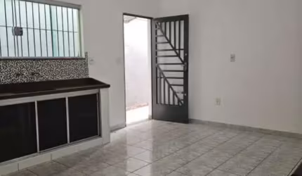 Casa para alugar em Vila Hortência de 160.00m² com 2 Quartos, 1 Suite e 2 Garagens