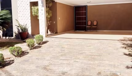 Casa para alugar em Parque Residencial Damha Iv de 220.00m² com 3 Quartos, 3 Suites e 4 Garagens