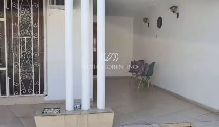 Casa para venda em Centro de 250.00m² com 4 Quartos e 1 Garagem