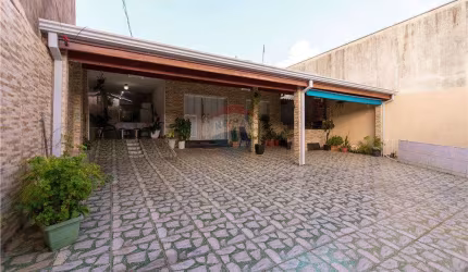 Casa para venda em Jardim São Jorge de 243.33m² com 3 Quartos, 1 Suite e 4 Garagens