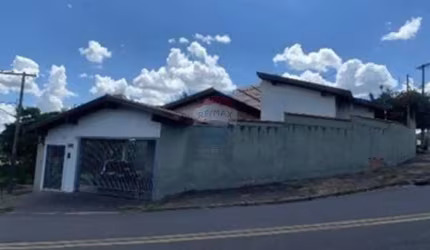 Casa para venda em Jardim Alto Das Araras de 198.00m² com 3 Quartos, 1 Suite e 4 Garagens