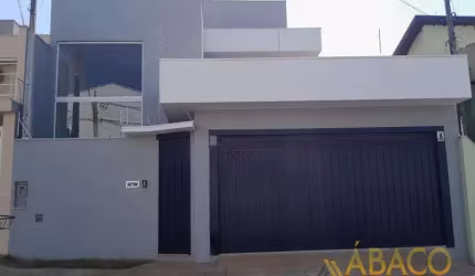 Sobrado para venda em Planalto Paraíso de 216.00m² com 3 Quartos, 1 Suite e 4 Garagens