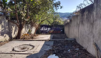 Ótimo terreno no Jardim Peri com 400 metros quadrados, com  pequena edícula de 2 dormitórios, 1 banheiro e cozinha conjugada com a sala. O imóvel está