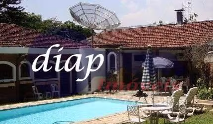 Linda casa na Vila Albertina com 4 dormitórios com armários embutidos, sendo 2 suites, sala de estar com lareira, sala de jantar e sala de tv, 3 banhe
