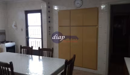 Ótima casa térrea na Vila Vitório Mazzei com 2 Dormitórios com armários embutidos, sendo 1 suíte, cozinha com armários embutidos, sala para 2 ambiente