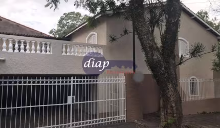 Excelente sobrado no bairro Jardim Floresta com 4 dormitórios, sendo 1 suíte, copa e cozinha com armários planejados, sala para 2 ambientes com lareir