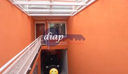 Lindo sobrado com 3 dormitórios, sendo 1 suíte, sala 2 ambientes, cozinha grande, 3 banheiros, lavabo,   lavanderia, garagem para 5 carros (uma parte