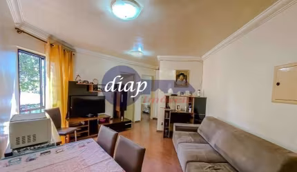 Ótimo apartamento no bairro Canindé com 2 dormitórios, sala dois ambientes com sacada, cozinha, área de serviço, 1 banheiro e 1 vaga de garagem cobert