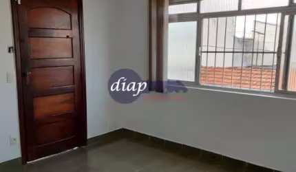 Sobrado com 3 moradias e renda aproximada de R$ 6.500,00. Sobrado com 3 dormitórios, sendo uma suíte, e um dos dormitórios com closet,  mais quarto de