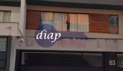 Lindo sobrado com 3 andares, 4 vagas, 3 quartos, sendo 1 suíte, banheiro social com box, lavabo, cozinha, lavanderia e varanda gourmet coberta. Ficam