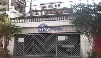 São duas casas no mesmo terreno. Imóvel com fácil acesso a Avenida Salim Farah Maluf, Anhaia Melo, próximo ao Shopping Anália Franco, Shopping Mooca,