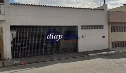 Linda casa térrea com 4 dormitórios, sala, cozinha, banheiro, lavanderia e 4 vagas de garagem. Imóvel com excelente localização, na divisa de São Caet