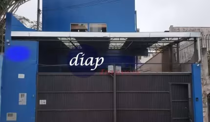 Ótimo galpão comercial na vila Fachini com 2 andares, embaixo com 2 dormitórios, sala, cozinha e 1 banheiro, em cima com 1 dormitório com suíte, cozin