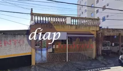 Sobrado na Vila Formosa com terreno de 350 m2, próximo a Avenida Eduardo Cotching e a todo o comércio da região. A casa conta com 5 quartos, 5 banheir
