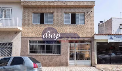 Sobrado localizado na Vila Graciosa, entre Vila Ema e Santa Clara. Terreno com 7 metros de frente por 21 metros de fundo, totalizando 147m2. Na frente