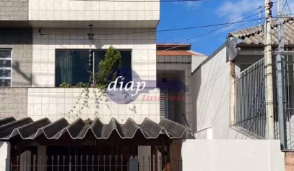Lindo sobrado com 3 dormitórios, sala, cozinha, 2 banheiros, quintal, edícula e 2 vagas cobertas. Imóvel dividido em 3 pavimentos, térreo mais 2 andar