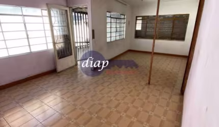 Casa na Avenida Sapopemba com localização privilegiada! Oportunidade para Investimento! Todos os tipos de comércio próximos, 5 minutos da estação Cami