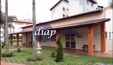Ótimo apartamento no condomínio Atlântico Sul com 2 dormitórios, sala dois ambientes, cozinha, 1 banheiro com box de vidro, área de serviço e 1 vaga d
