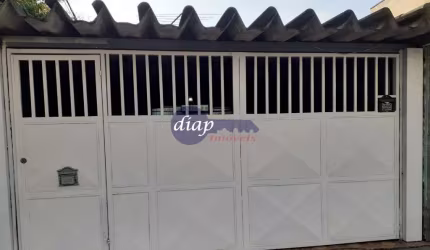 Ótima casa na vila Euro com 3 dormitórios, sendo 1 suíte, cozinha planejada, sala dois ambientes, 2 banheiros, lavanderia, 2 vagas de garagem cobertas