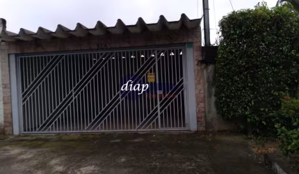 Terreno de 270m2 com uma casa com um quarto com 16 m2, um quarto com 9m2, uma sala com 15m2, cozinha com 16m2, 2 banheiros sendo um suíte, 2 áreas cob