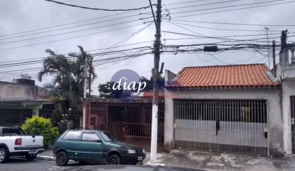 Casa com 4 dormitórios, sala, cozinha, banheiro, churrasqueira, área de serviço, quarto de empregada com banheiro, garagem com 2 vagas, terreno 5 x 35