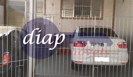 Sobrado com 3 dormitórios, sala, cozinha, banheiro e 2 vagas de garagem. Imóvel isento de IPTU, pois está em uma área econômica. Falta regularização d