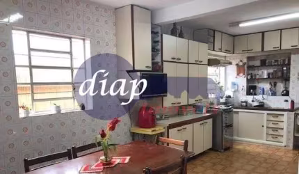 Ótimo sobrado no Jardim Independência com 3 dormitórios, sendo que 2 contém armários embutidos, sala de estar, sala de jantar, copa e cozinha planejad