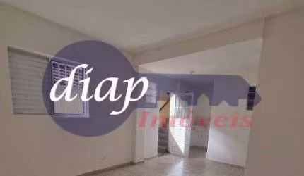 Ótima oportunidade para renda!!! Imóvel na Vila Oratório com 4 casas no quintal e 1 loja com banheiro na frente, todas reformadas e alugadas no moment