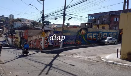 Terreno com 16 metros de frente por 20 metros de fundo. Proprietário estuda permuta e incorporação.  Documentação regularizada, livre para financiamen