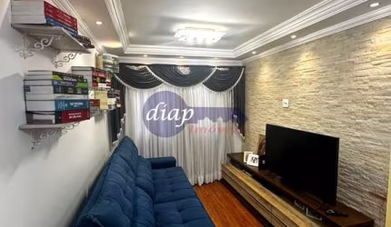 Ótimo apartamento na Vila Amélia com 2 dormitórios com armários embutidos, sala para dois ambientes, parede da sala com canjiquinhas originais, espelh