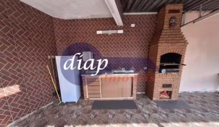 Excelente casa assobradada na Vila Fátima com 3 dormitórios,  1 com sacada grande para a rua, copa e cozinha americana planejada, sala