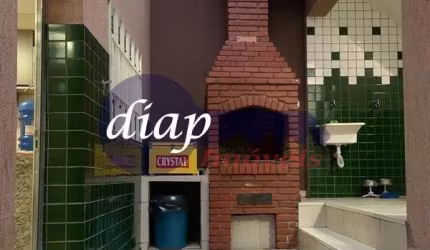 Excelente sobrado na Vila Brasil com 2 dormitórios, sendo 2 suítes, copa e cozinha planejada, sala de estar com acabamento fino todo no porcelanato e