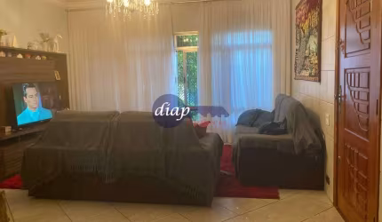 Excelente sobrado na Vila Santa Isabel com 3 dormitórios, sendo 1 com varanda, cozinha, sala para dois ambientes, 2 banheiros, quintal, lavanderia com