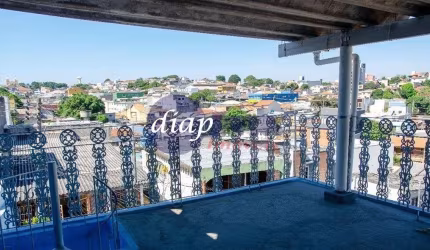 Excelente sobrado no Jardim Belém com 3 dormitórios, sendo 1 com varanda, cozinha com gabinete de madeira e saída para o quintal dos fundos, sala com