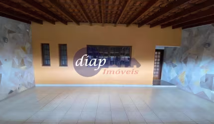Excelente casa térrea no bairro Itaquera com 2 dormitórios, cozinha com armários embutidos, sala de estar e sala de jantar, 1 lavabo e 1 banheiro soci