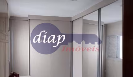 Excelente sobrado na Vila Ré em condomínio fechado com 2 dormitórios com móveis planejados, sendo 2 suítes, 2 banheiros e 1 lavabo, cozinha planejada,
