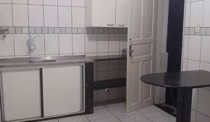 Alugo casa 02 quartos no bairro Cinquentenário / Betânia